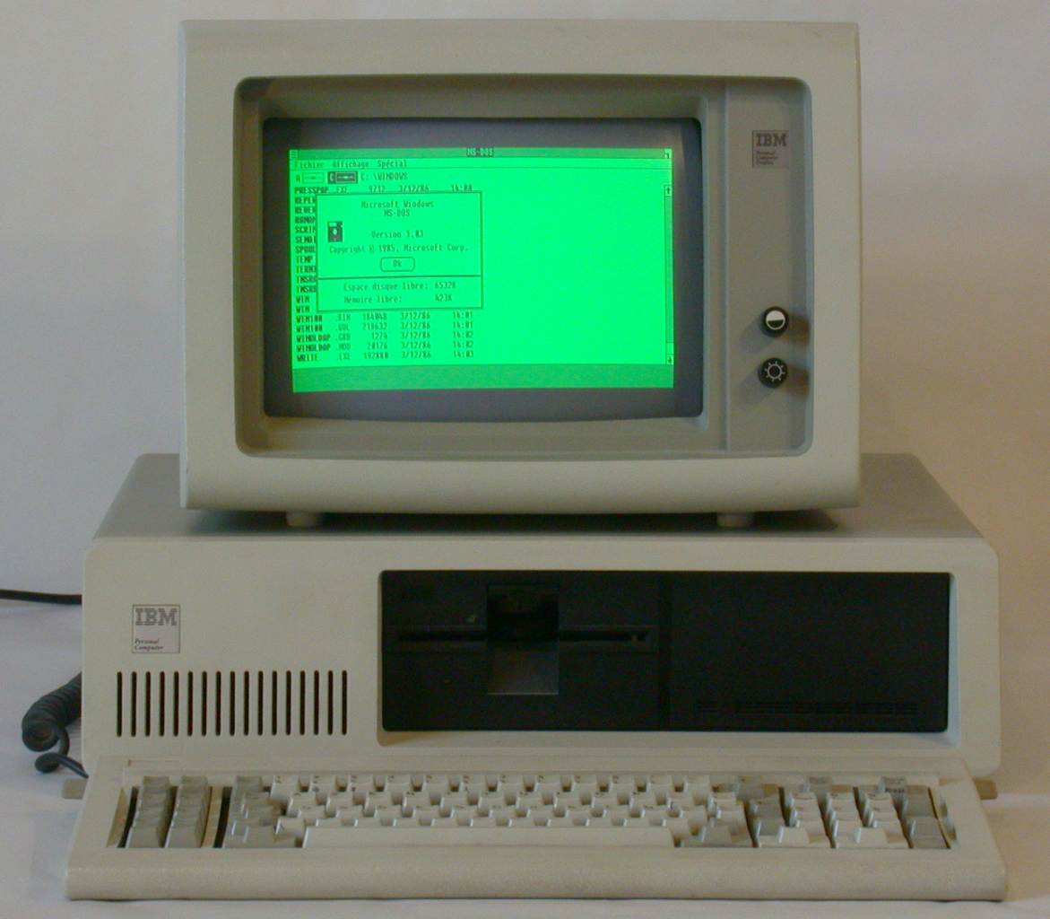 
12 августа 1981г. компания IBM выпустила первый персональный компьютер
