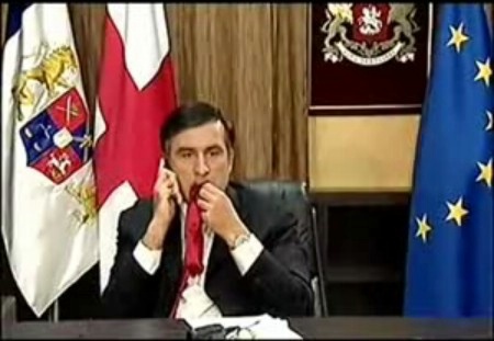 
Путин грозился подвесить Саакашвили "за яйца". Но их спас Саркози
