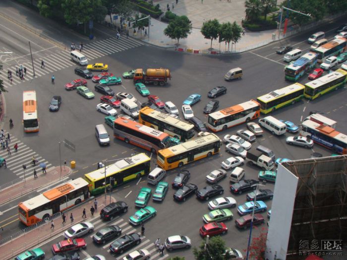 
Нарушителей правил парковки будут отлавливать автобусы
